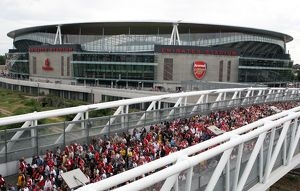 ស្ពានមួយនៅជាប់នឹងពហុកីឡាដ្ឋាន&nbsp;Emirates របស់ Arsenal