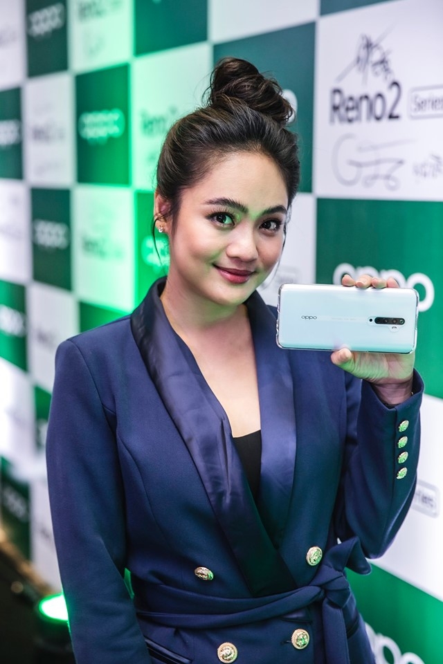  ស្មាតហ្វូនស៊េរីថ្មី OPPO Reno2 F
