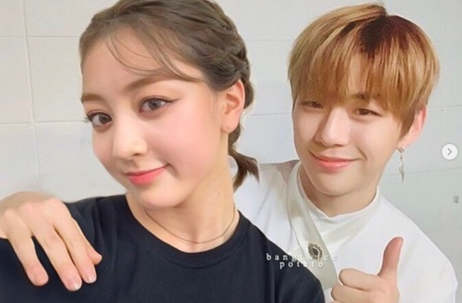 រូបកាត់ត Jihyo និង Daniel