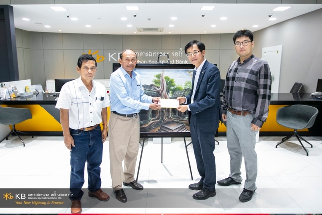 កម្មវិធី លើកស្ទួយសិល្បៈគំនូរស្នាដៃកូនខ្មែរ