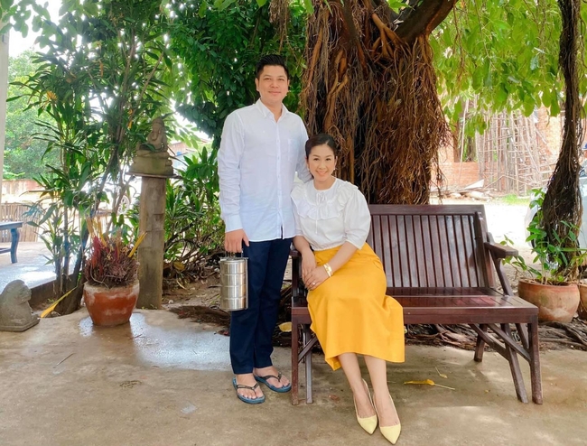  អ្នកនាង គង់ សុជាតិ និងស្វាមី 