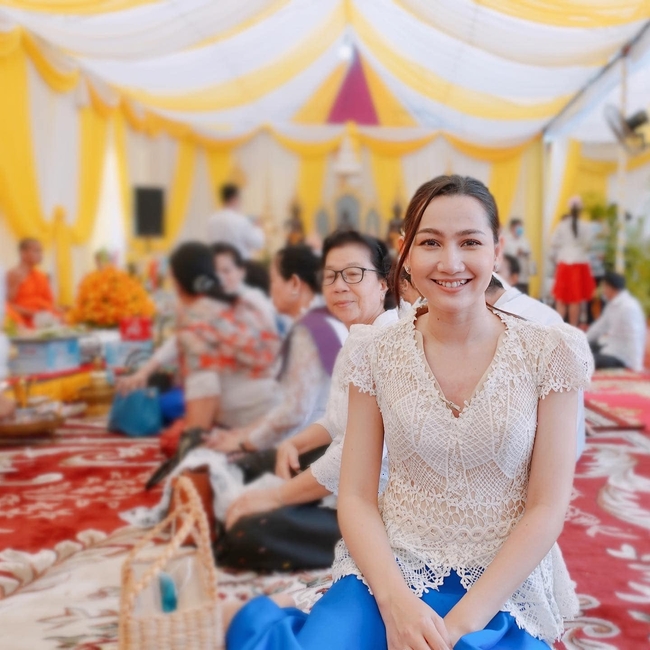  កញ្ញា ហ៊ិន ច័ន្ទនីរ័ត្ន