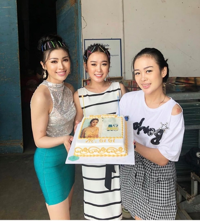 ជីជី និង ប៊េបី ៉ម៉ូតសក់ដូចគ្នា