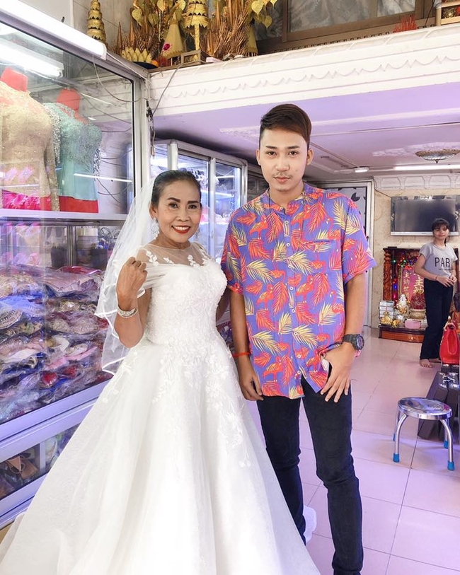 យាយ យ៉យ និងកូនប្រុស&nbsp;&nbsp;
