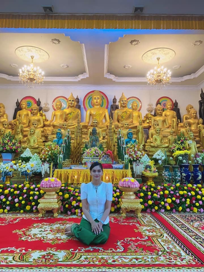 អ្នកនាង សម ម៉ាណា