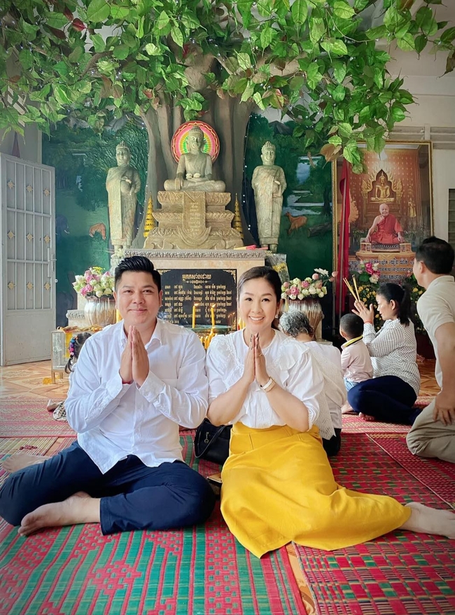  អ្នកនាង គង់ សុជាតិ និងស្វាមី 