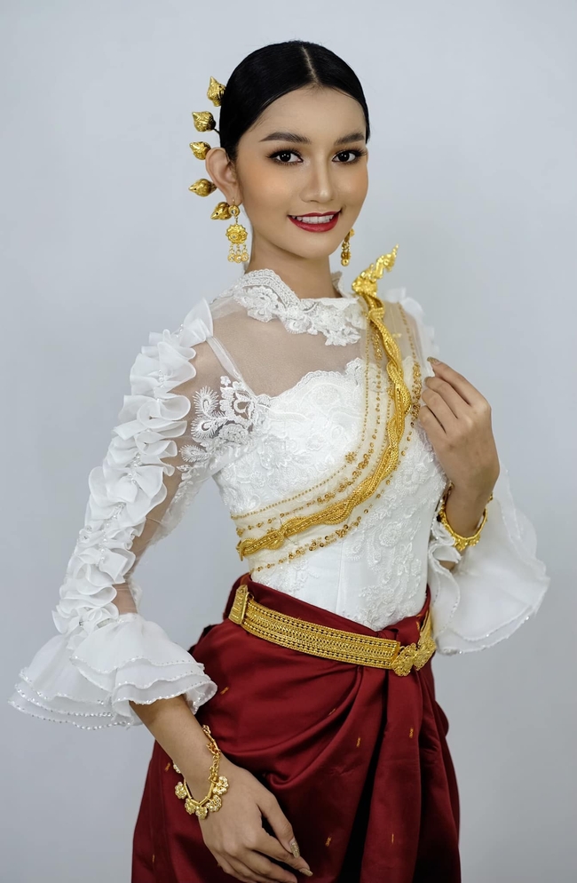 សំណាង អេលីណា ក្នុងឈុតបុរាណខ្មែរ